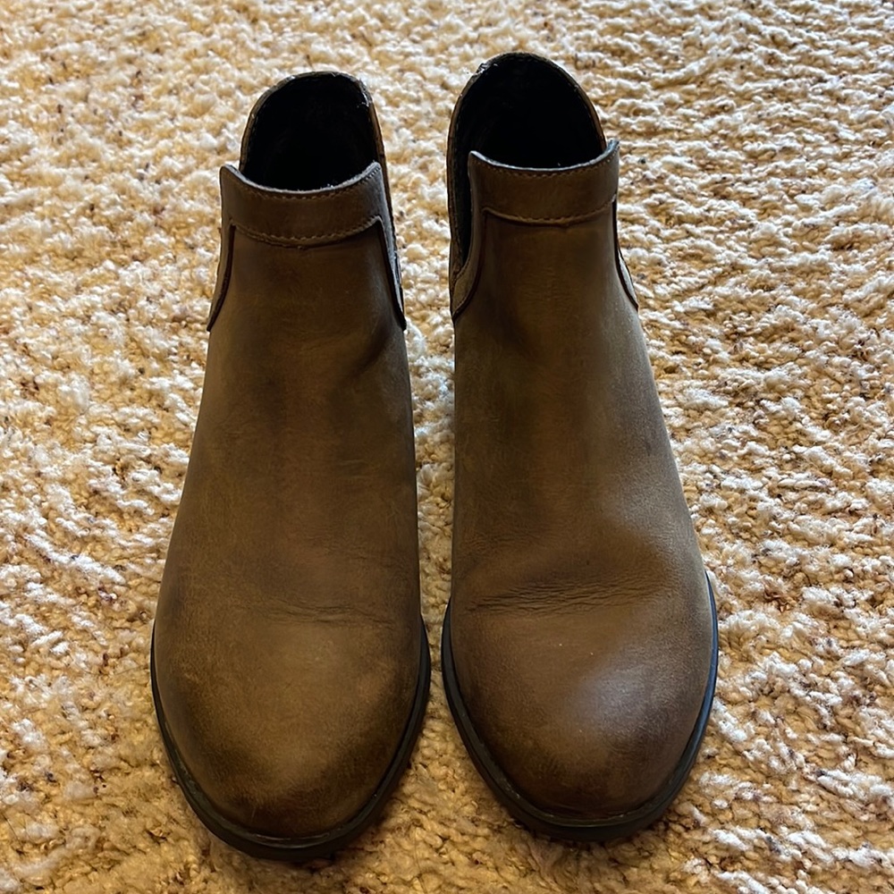 Sorel Lolla Cut-Out Booties Waterproof Leather Suede Comfortable Boho Casual